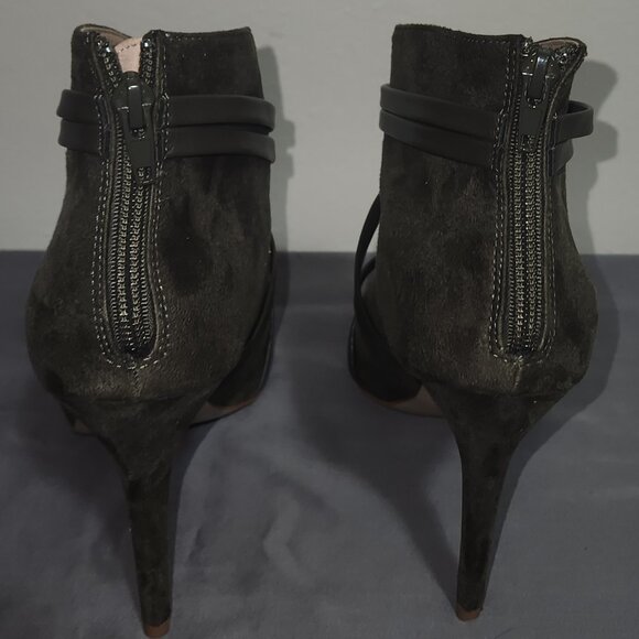 Journee Collection Olive Suede Open Toe Herka - Picture 4 of 6